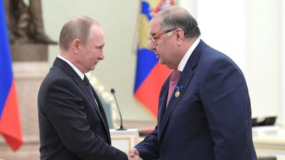 Bild: Aleksey Nikolskyi/Planet Pix via ZUMA Wire/dpa
Alischer Usmanow wird von der EU bislang als kremlfreundlicher Oligarch mit besonders engen Verbindungen zu Präsident Wladimir Putin bezeichnet. (Archivbild)