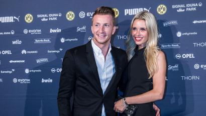 Bild: picture alliance / Paul Zinken/dpa
Ex-Nationalspieler Marco Reus mit Ehefrau Scarlett Gartmann. (Archivfoto)