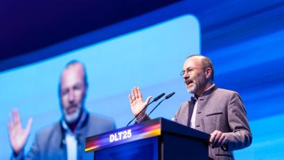 Archivbild: Philipp von Ditfurth/dpa
„Die Brandmauer steht. Wir wissen, wer unsere Feinde sind“, sagte Manfred Weber noch vor kurzem mit Blick auf die AfD in einem Interview.