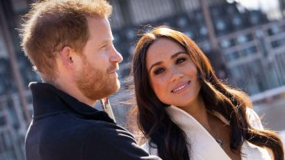 Bild: Peter Dejong/AP/dpa
Harry und Meghan haben sich vor Jahren von ihren royalen Pflichten losgesagt. (Archivbild)
