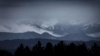 Bild: Karl-Josef Hildenbrand/dpa
Im Allgäuer Alpenvorland war es schon am Freitagmorgen trüb.