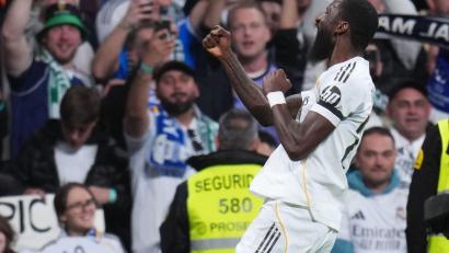 Bild: Manu Fernandez/AP/dpa
Jubelt über sein Führungstor: Antonio Rüdiger