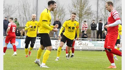 Bild: Hubert Ziegler
Er hatte ordentlich Grund zu jubeln: Maximilian Witzel (links) erzielt beim 4:1-Derbysieg gegen den SV Inter Bergsteig alle vier Tore.