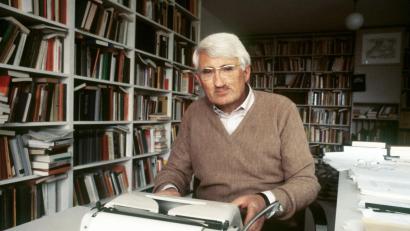 Bild: Roland Witschel/dpa
Jürgen Habermas 1981 in seinem Haus in Starnberg. (Archivbild)