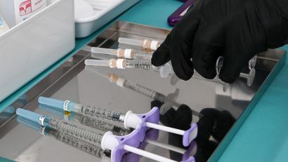 Bild: Jens Kalaene/dpa-Zentralbild/dpa
Zahlreiche Influencer machen auf Instagram Werbung für Schönheitseingriffe. (Symbolbild).