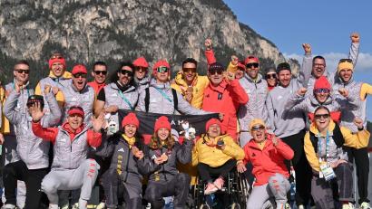 Archivbild: Martin Schutt/dpa
Das deutsche Team feiert in Tesero mehrere Medaillen.