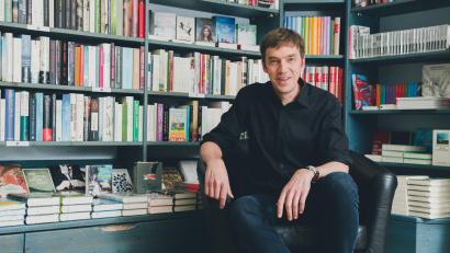 Bild: Michelle Olaya/exb
Buchhändler Ralf Volkert (hier ein Archivbild zur zweiten Auszeichnung mit dem Deutschen Buchhandlungspreis 2019) hofft auf eine Buchhandlungspreis-Zukunft ohne den amtierenden Kulturstaatsminister.