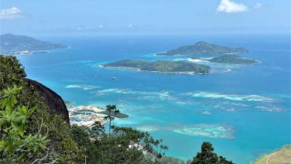 Bild: Stephanie Von Aretin/dpa-tmn
Die Seychellen sind bei Urlaubern für ihre weißen Sandstrände und Korallenriffe beliebt. (Archivbild)