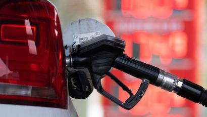 Bild: Sebastian Kahnert/dpa
„Abzocke“ an der Tankstelle? Die Regierung will Maßnahmen ergreifen.