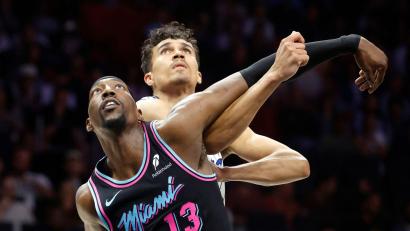 Bild: Rhona Wise/AP/dpa
Tristan da Silva (r.) erzielte elf Punkte beim Sieg gegen Miami.