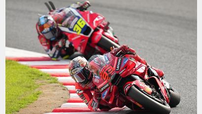 Bild: Hiro Komae/AP/dpa
Marc Márquez und Joan Mir fahren erst zu einem späteren Zeitpunkt in Katar.