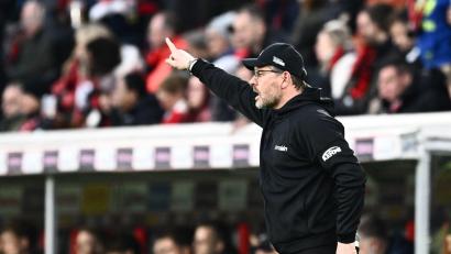 Bild: Silas Stein/dpa
Wie gewohnt trieb Steffen Baumgart sein Team immer wieder an.