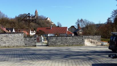 Bild: jp
Auch für den Kastler Friedhofsparkplatz wird es eine Parkregelung und bei Bedarf Anwohnerparkausweise geben.