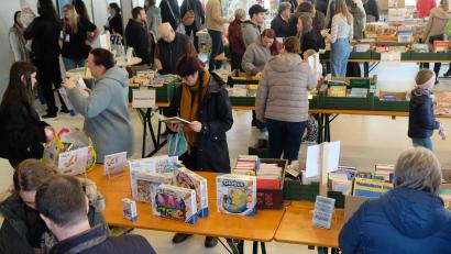 Bild: Robert Dotzauer
Rekordverdächtig war das Interesse am traditionellen Flohmarkt der schönen und praktischen Dinge im großen Saal des Speinsharter Gemeindezentrums. Der Reinerlös dient gemeinnützigen Zwecken.