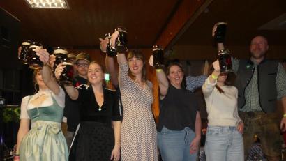 Bild: rn
Die Maßkrugstemmer starteten mit sechs Frauen und sechs Männern.