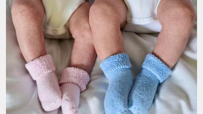 Bild: Patrick Pleul/dpa-Zentralbild/dpa
Hauptsache gesund, das allein reicht vielen Eltern heute nicht mehr. (Symbolbild)