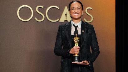 Bild: Jordan Strauss/Invision/AP/dpa
Autumn Durald Arkapaw gewinnt als erste Frau den Preis für Kameraführung.