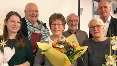 Bild: mma
Verena Beck, Theo Rachl, Hans Meindl, Irmgard Kartmann und Werner Kohl (von links) unterstützten tatkräftig die „Regisseurin“ Monika Forster (Mitte).