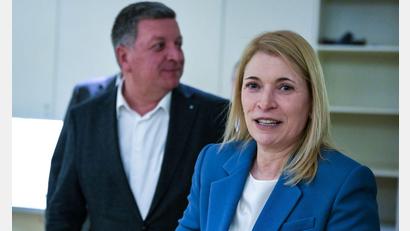 Bild: Malin Wunderlich/dpa
Bahnchefin Evelyn Palla und Verkehrsminister Christian Bernreiter im Landtag.