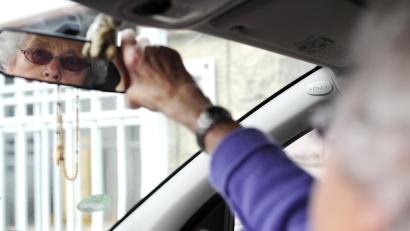 Symbolbild: Alexander Körner
Die Zahl der Unfälle mit Senioren in Sulzbach-Rosenberg ist erneut leicht gestiegen. Ihren Führerschein geben nur wenige Senioren freiwillig ab. Oft ist diese weitreichende Maßnahme aber auch gar nicht nötig. Wer sich unsicher fühlt, kann zum Beispiel Fahrtrainings für Menschen ab 65 Jahren belegen.