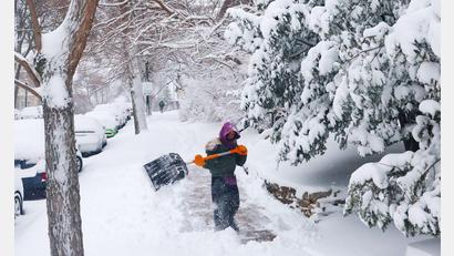 Bild: Owen Ziliak/Wisconsin State Journal/AP/dpa
In Teilen der nördlichen USA fiel viel Schnee.