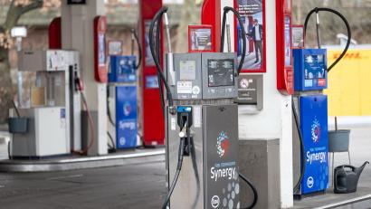 Bild: Fabian Sommer/dpa
Gibt es an der Zapfsäule eine Abzocke?