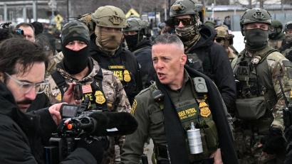 Bild: Tom Baker/AP/dpa
Sein rabiates Auftreten verschaffte Bovino Anerkennung bei Präsident Trump. (Archivbild)