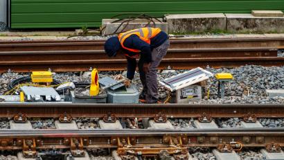 Bild: Andreas Arnold/dpa
Die Deutsche Bahn schiebt einen milliardenschweren Investitionsrückstau vor sich her. (Archivbild)