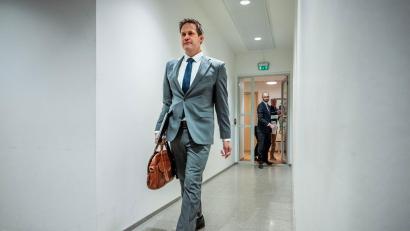 Bild: Ole Berg-Rusten/NTB/dpa
Staatsanwalt Sturla Henriksbø wollte heute eigentlich sein Plädoyer fortsetzen und bekanntgeben, welches Strafmaß er für den Sohn der norwegischen Kronprinzessin fordert.