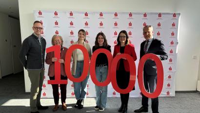 Bild: Kathrin Schmidt
Bei der Spendenübergabe (von links): Vorstandsvorsitzender Thomas Pickel, Marianne Gutwein, Alina Benedikt, Marianna Neugirg, alle SkF e.V., Vorstandsmitglied Sonja Kalb und Stiftungsexperte Edgar Rauch.