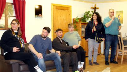 Bild: Anton Fenk
Lügen, Täuschungen und jede menge Notlügen werden dem Besuch aus Afrika aufgetischt.