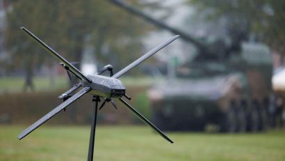 Bild: Friso Gentsch/dpa
Eine Drohne des Rüstungs-Start-Ups Helsing. Das Münchner Unternehmen war 2025 mit rund 12 Milliarden Euro Bewertung eines der beiden wertvollsten bayerischen Start-Ups  (Archiv)