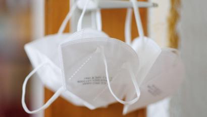 Bild: Daniel Karmann/dpa
Die teuren FFP2-Masken waren kein Wucher, so die Staatsanwaltschaft Zürich.