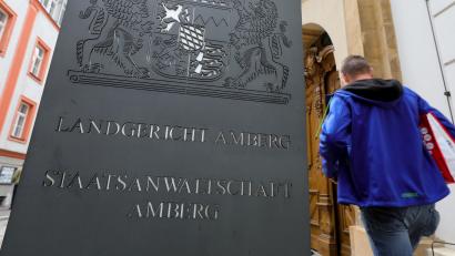 Symbolbild: Wolfgang Steinbacher
Ein 40-jähriger Mann aus Amberg muss wegen Beleidigung und Betrugs ins Gefängnis.