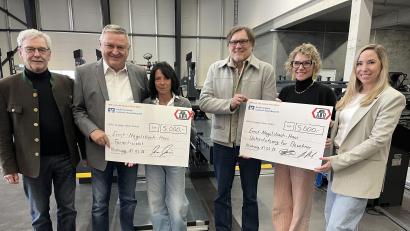 Bild: hdk
Von links: Hans Renner, Hans und Evi Heinl, Stefan Reither, Corinna und Anja Heinl bei der Spendenübergabe.