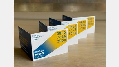 Bild: Elke Richter/dpa
Noch nicht so bekannt wie die 112, aber im Prinzip das Gegenstück für seelische Probleme: die 0800 6553000.