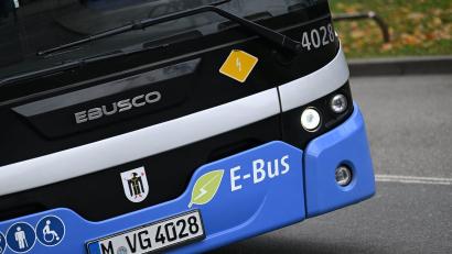 Bild: Angelika Warmuth/dpa
Die SPD im Landtag will den Kommunen den Kauf von E-Autos erleichtern - dazu fordert sie einen Fördertopf des Freistaates von 500 Millionen Euro. (Illustration)