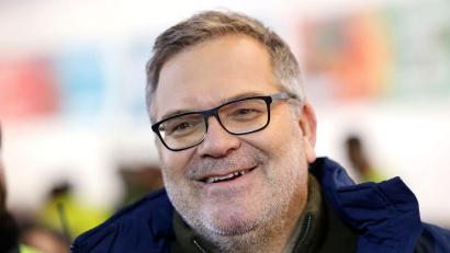 Bild: Thomas Banneyer/dpa
Elton gilt als Musikkenner - und passt damit zu „Hitster“. (Archivbild)