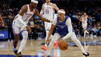 Bild: Kevin Kolczynski/AP/dpa
Meister Oklahoma City Thunder kommt nun auf zehn Siege in Serie.