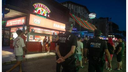 Bild: Clara Margais/dpa
Ein deutscher Tourist ist auf Mallorca von zwei ebenfalls deutschen Angreifern bei einem Raubüberfall mit einem Messer verletzt worden. (Archivbild)