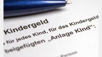 Bild: Jens Büttner/dpa-Zentralbild/dpa
Viele Familien sollen diesen Antrag bald nicht mehr benötigen. (Archivbild)