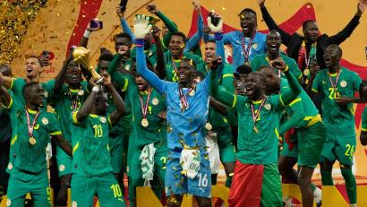 Bild: Mosa'ab Elshamy/AP/dpa
Die senegalesischen Nationalspieler und der nationale Verband wollen die Entscheidung des Berufungsgerichts des afrikanischen Fußball-Verbands Caf nicht akzeptieren. (Archivbild)