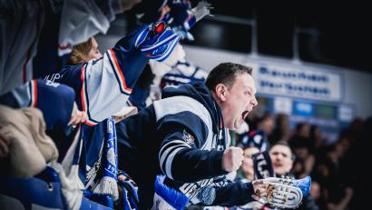 Bild: Tobias Neubert
Die Fans der Blue Devils wollen weiter jubeln.