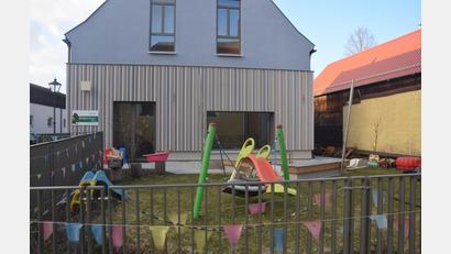 Bild: fz
Letzte Arbeiten fallen heuer noch an der neuen Kinderkrippe im Rathaus an. Die Gemeinde hat drei Kindertagesstätten, für die im Haushalt 900.000 Euro Betriebskosten eingeplant sind.