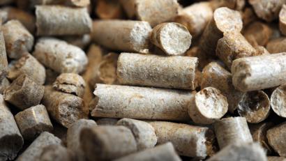 Symbolbild: Bernd Weißbrod
Wegen Ausdünstungen von Pellet-Lieferungen rückten im Landkreis Amberg-Sulzbach die Polizei, Feuerwehr und der Rettungsdienst aus. Mehrere Bewohner in Königstein hatten zuvor über Übelkeit und Kopfschmerzen geklagt.