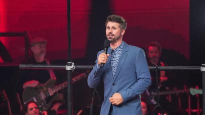 Archivbild: Gerald Matzka/dpa
Thore Schölermann verabschiedet sich bei „Voice of Germany“.