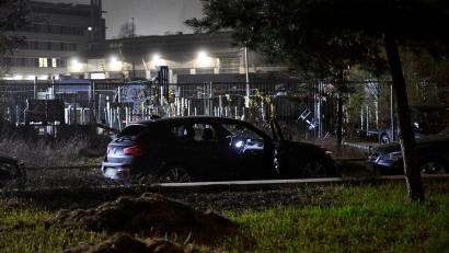 Bild: Felix Hörhager/dpa
Der Einsatz sorgte damals für Aufsehen: Bei seiner geplanten Verhaftung soll der Mann auf Polizisten zugefahren sein, er wurde angeschossen. (Archivbild)