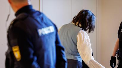 Bild: Daniel Karmann/dpa
Den beiden Angeklagten wird unter anderem Hausfriedensbruch und Nötigung vorgeworfen.