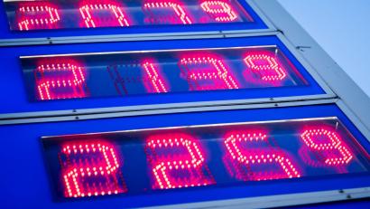 Bild: Christoph Soeder/dpa
An den Tankstellen bekommen die Menschen in Deutschland die Auswirkungen des Krieges im Iran zu spüren. (Symbolbild)