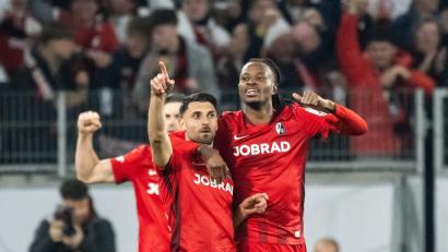 Bild: Silas Stein/dpa
Vincenzo Grifo (M) ist nun Freiburgs Rekordtorschütze.